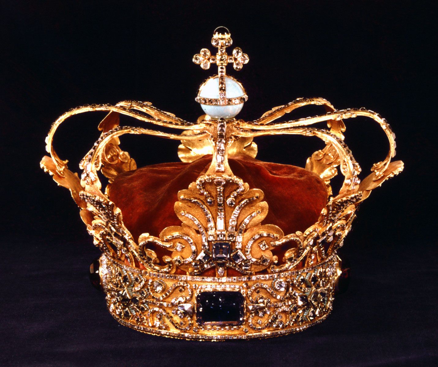 Crowns: Unraveling Their History, Symbolism, and Value 1 crowns unraveling their history symbolism and value