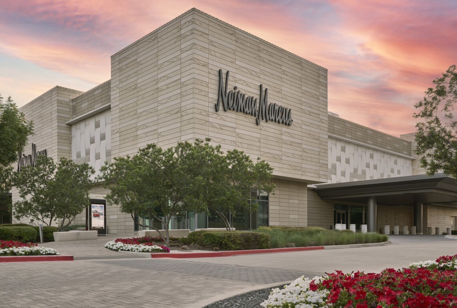 Is Neiman Marcus the iconic luxury fashion department store 1 is neiman marcus the iconic luxury fashion department store