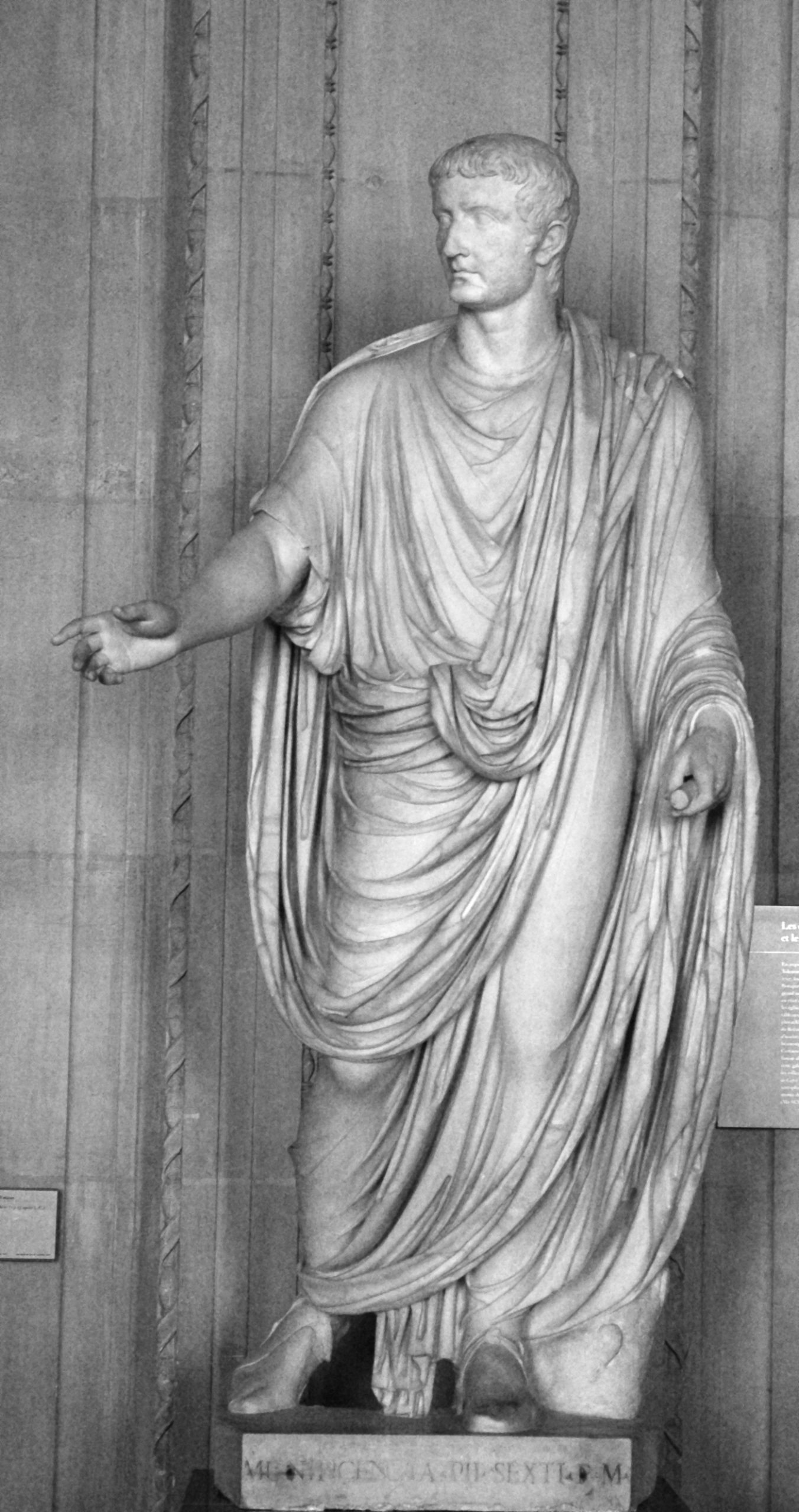 What Is the Meaning and Significance of a Toga in Ancient Rome 1 what is the meaning and significance of a toga in ancient rome scaled